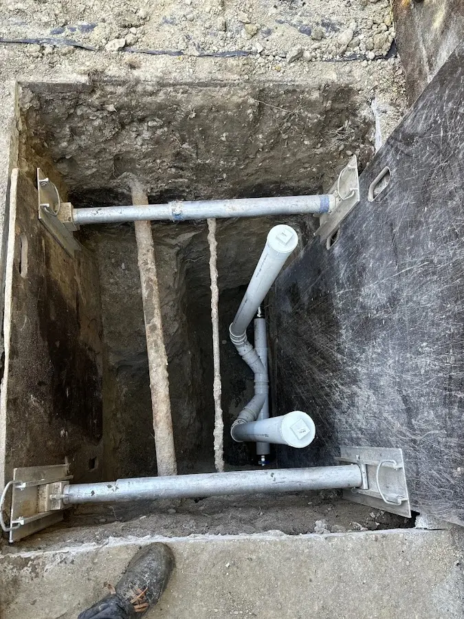 Experienced plumber completing Drain Cleaning work in Maplewood